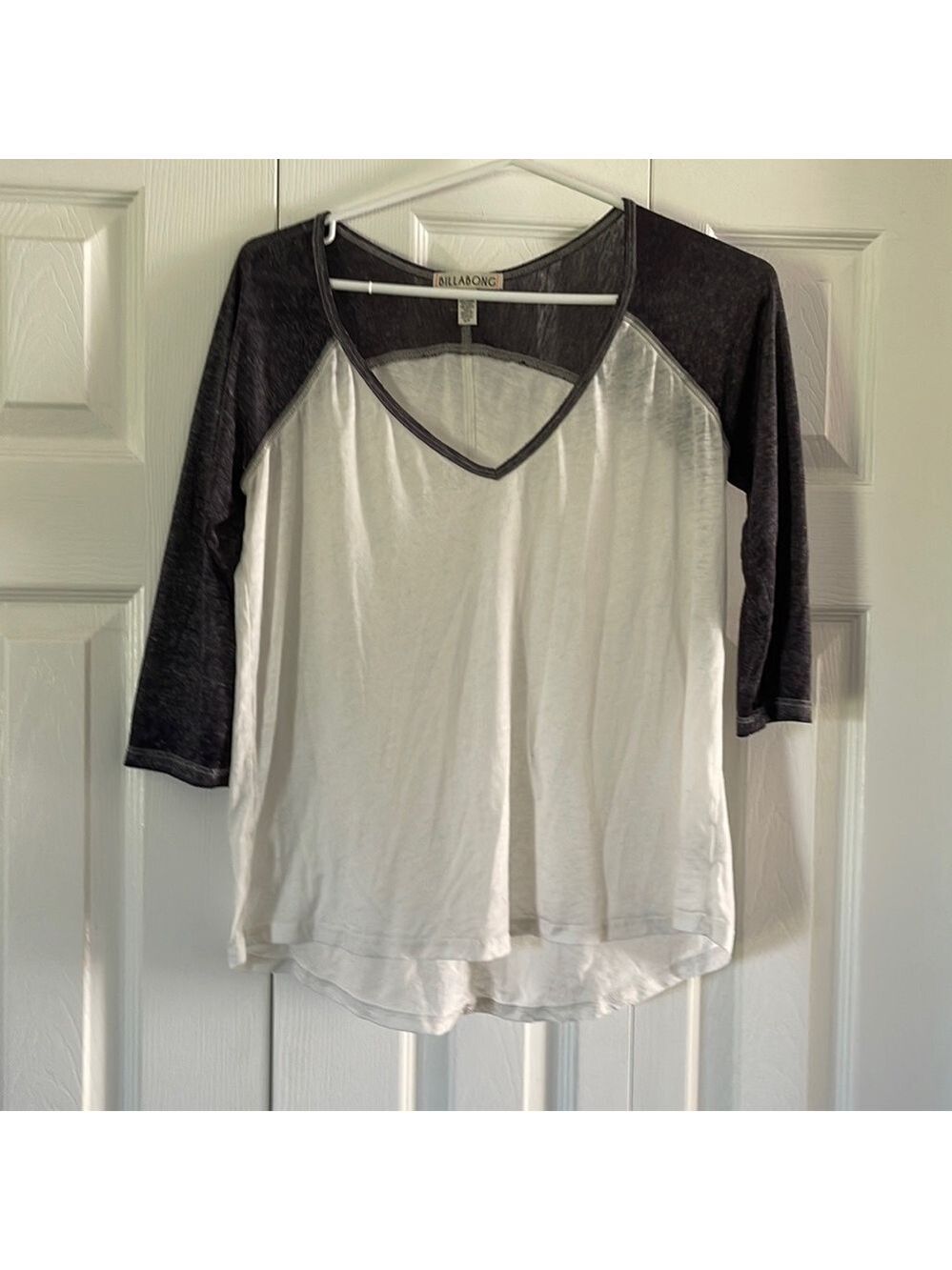 Billabong 1/4 sleeve t-shirt size S🥰🥰
